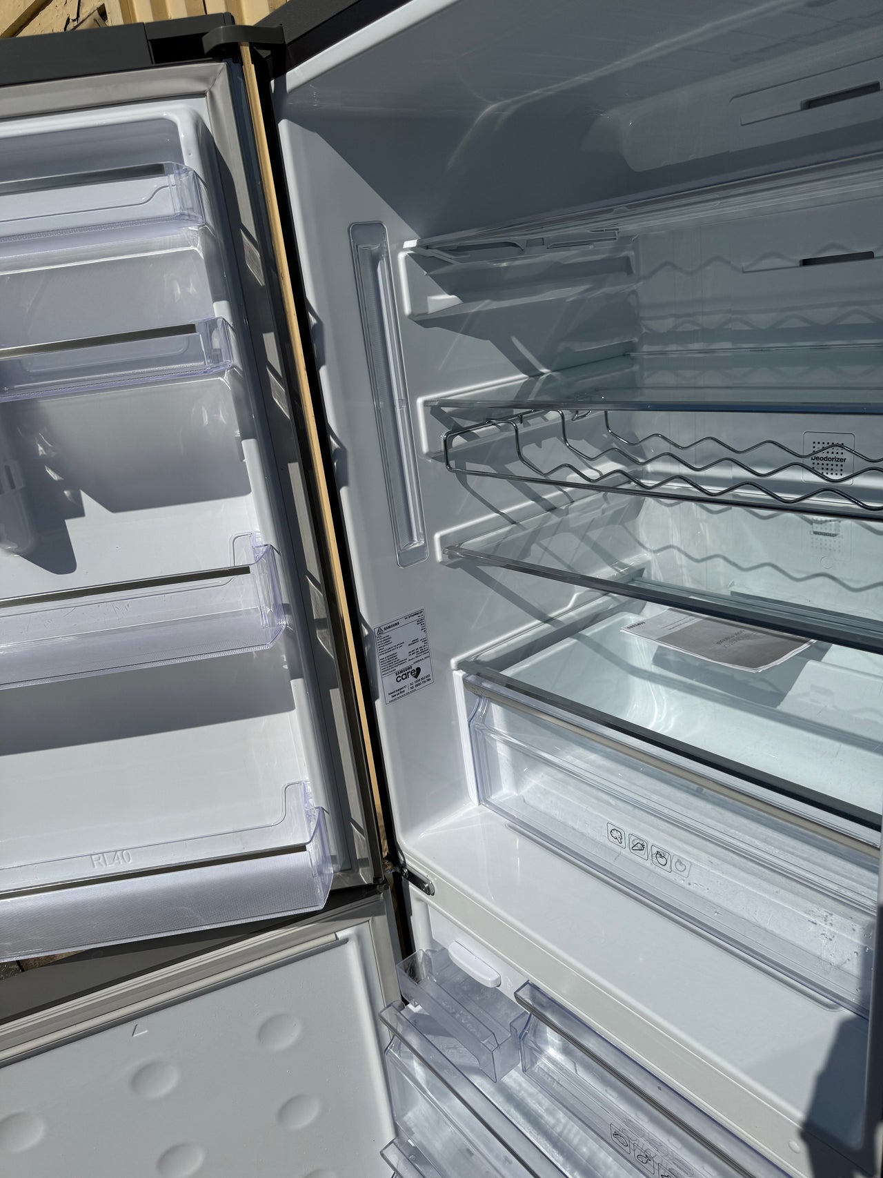 Transportation damaged Samsung 427L Bottom Mount Refrigerator Model: SRL456LS