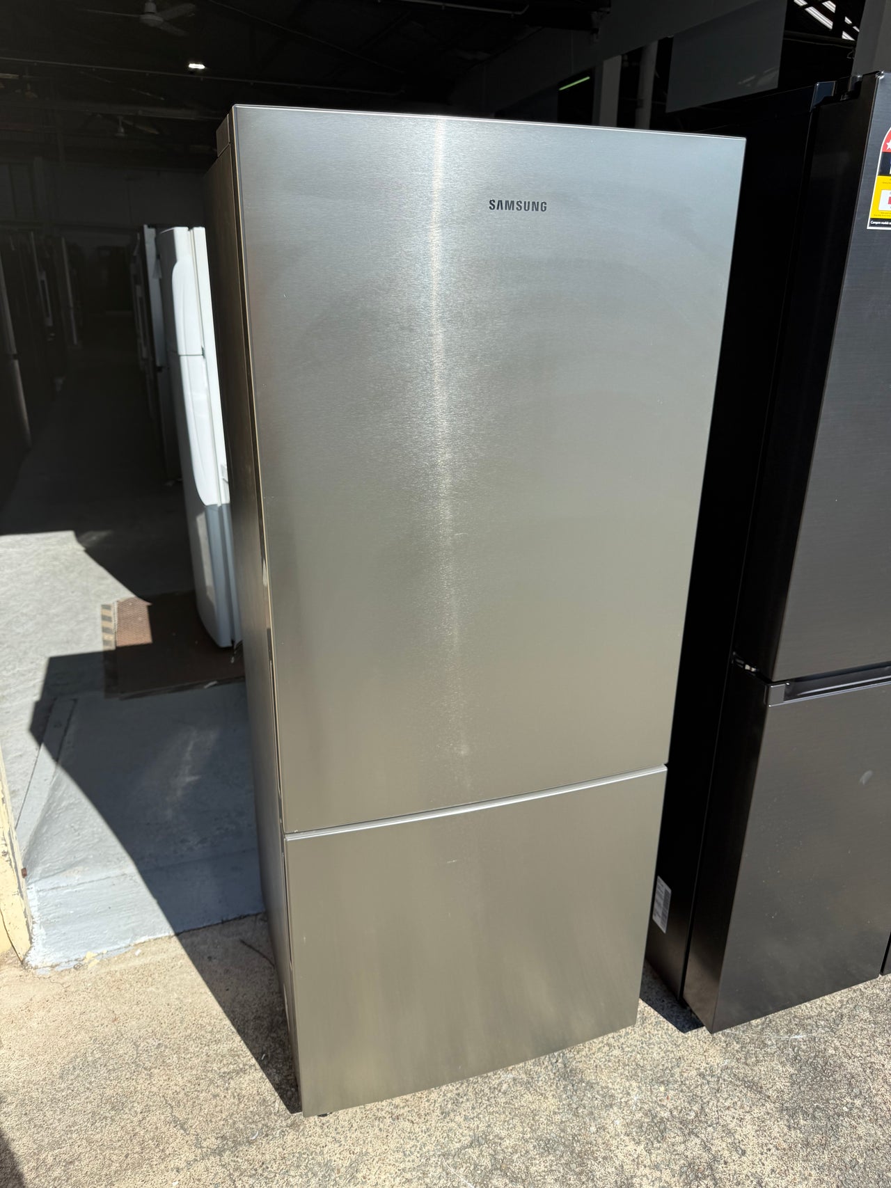 Transportation damaged Samsung 427L Bottom Mount Refrigerator Model: SRL456LS