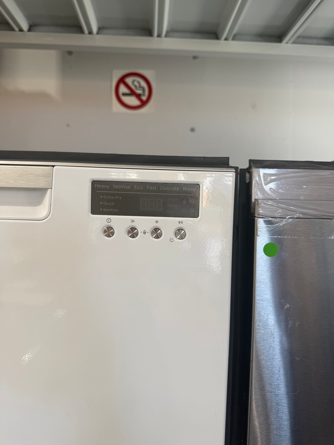 Factory Second Fisher&Paykel Single Tall DishDrawer™ Dishwasher – White (DD60SCTW9)