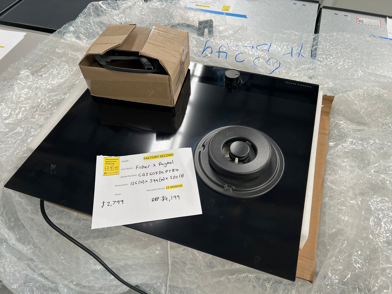 Factory second Fisher &amp; Paykel 60cm LPG Gas and Induction Cooktop with Wok Burner - Black Glass Model: CGI603DLPTB4 - Second Hand Appliances Geebung