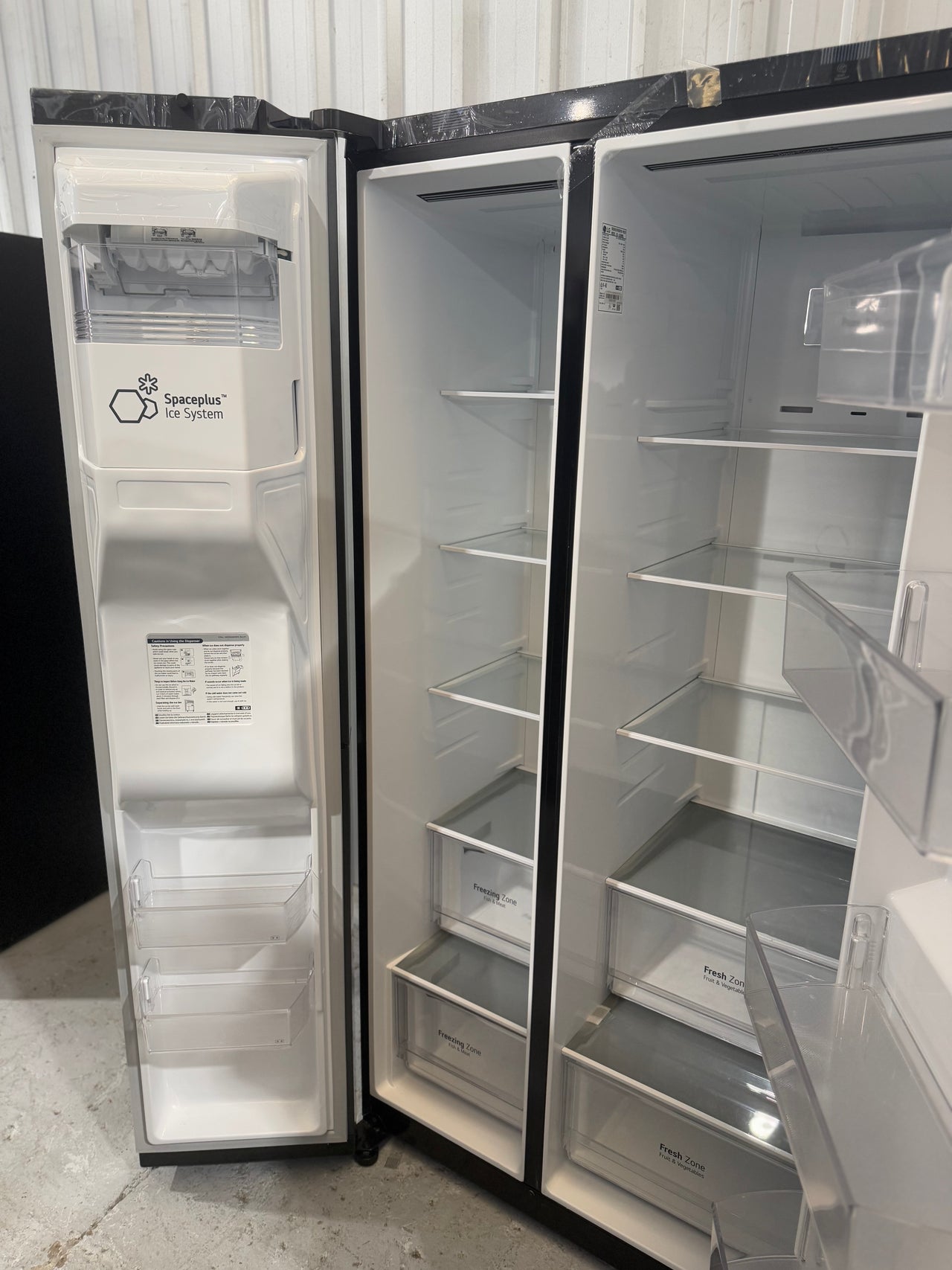 Factory Second LG GS-L635MBL 635-liter side-by-side refrigerator