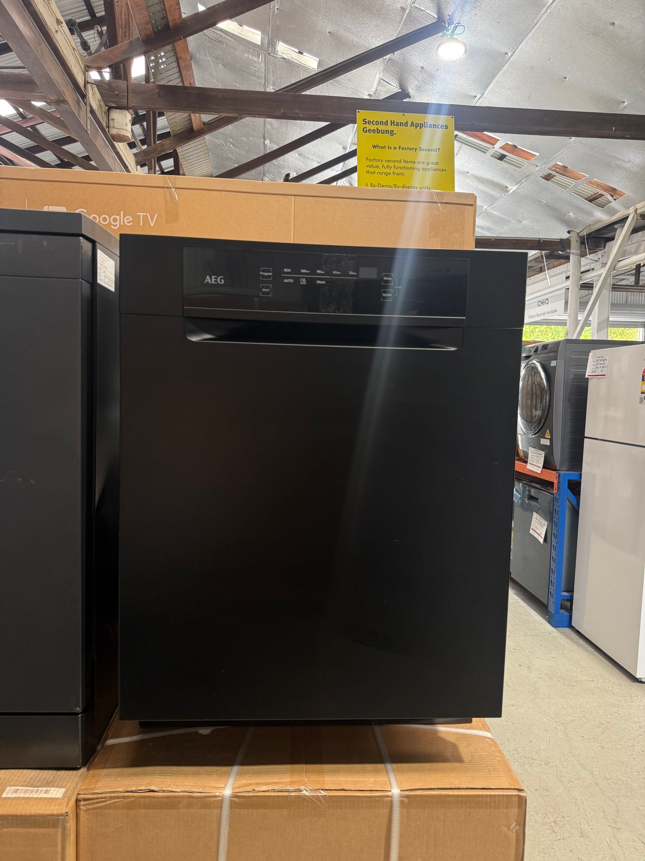 Factory second AEG 60cm Built-Under ComfortLift Dishwasher Matte Black – FUF9490SMA