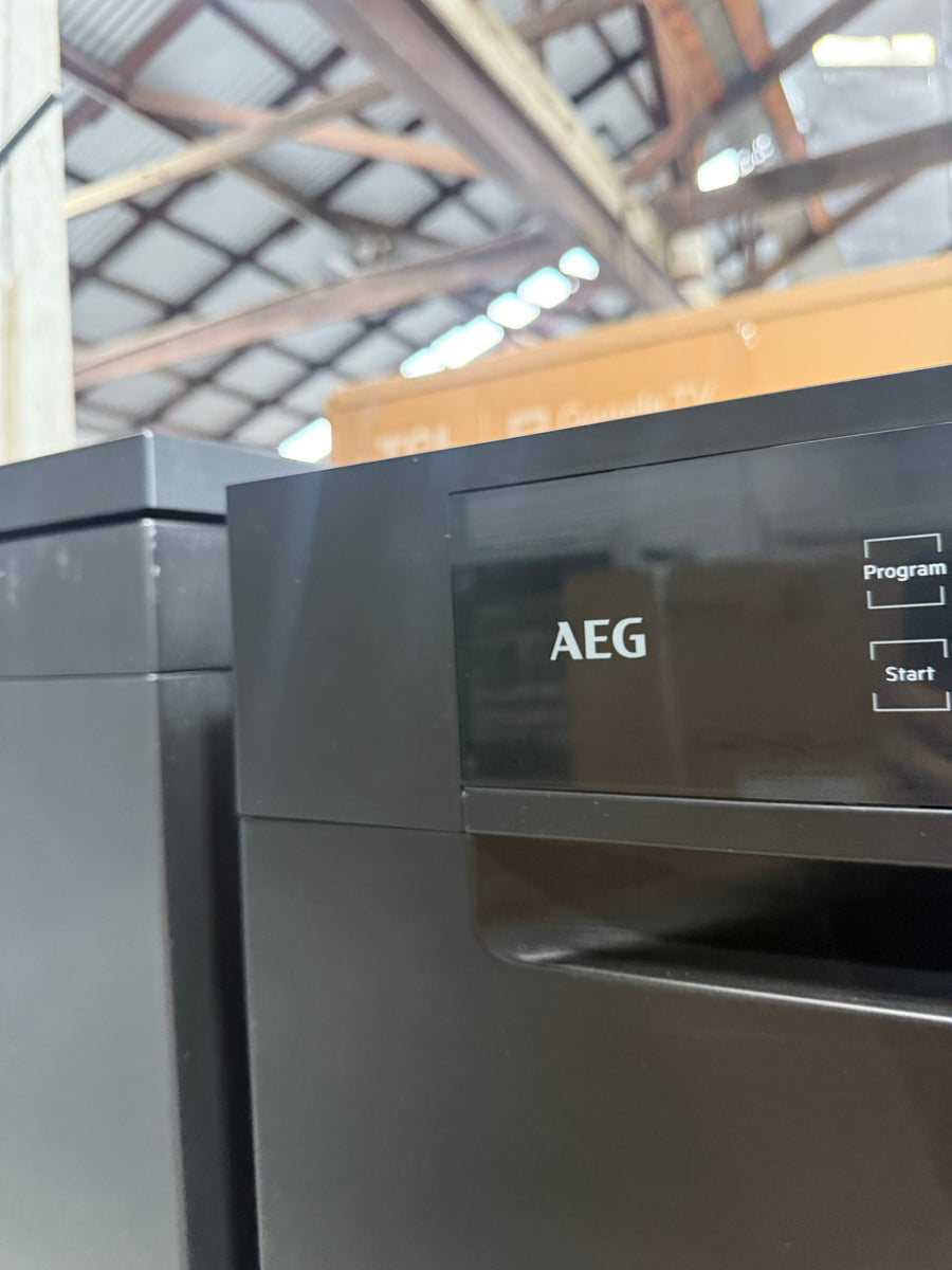 Factory second AEG 60cm Built-Under ComfortLift Dishwasher Matte Black – FUF9490SMA