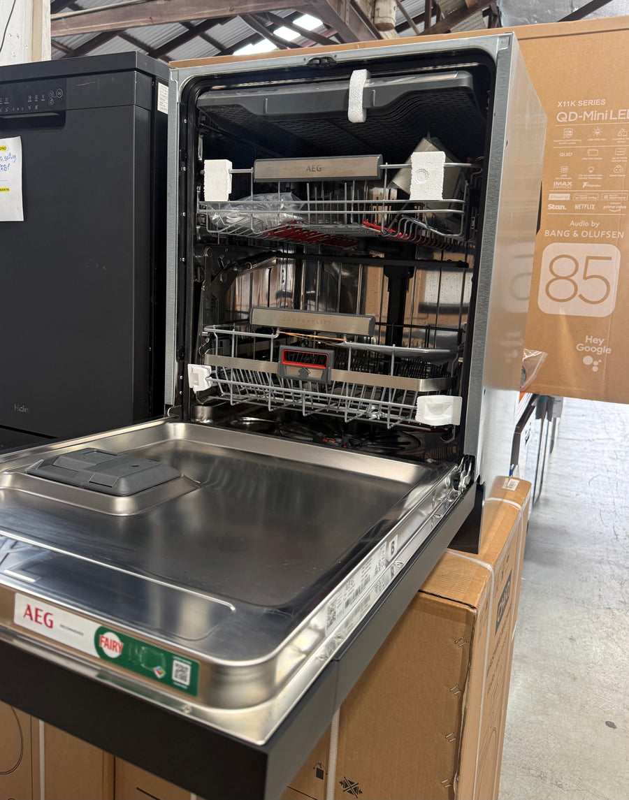 Factory second AEG 60cm Built-Under ComfortLift Dishwasher Matte Black – FUF9490SMA