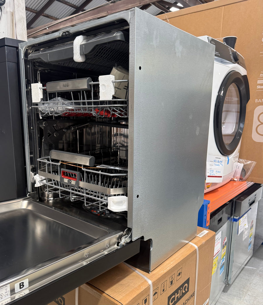 Factory second AEG 60cm Built-Under ComfortLift Dishwasher Matte Black – FUF9490SMA