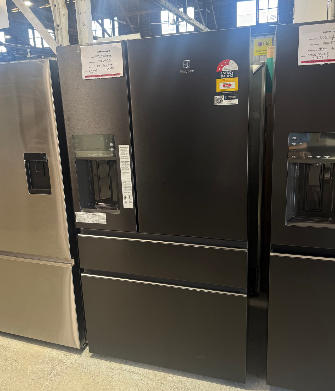 Factory second Electrolux 609L French Door Fridge – EHE6191BB
