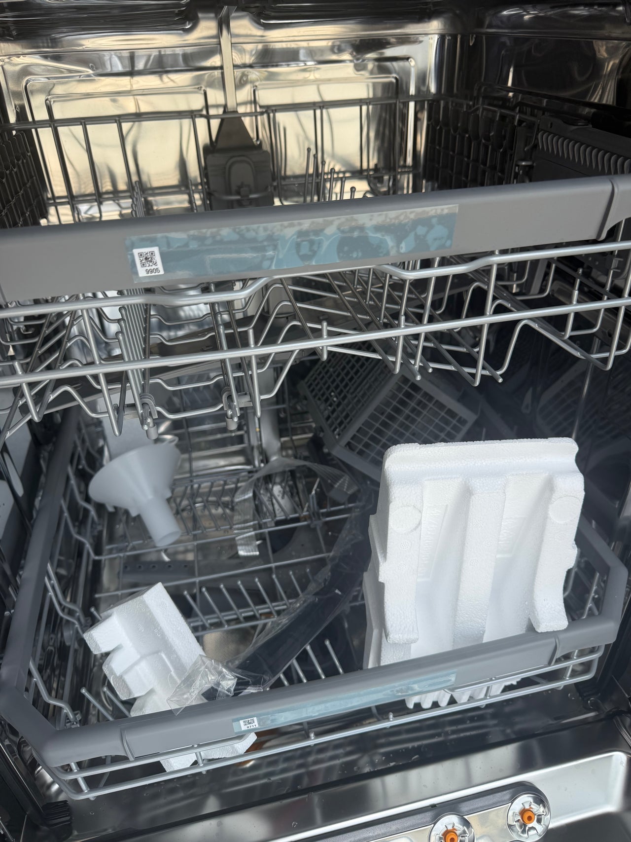 Buy Transportation damaged LG QuadWash Platinum Steel TrueSteam Dishwasher Model:XD4B24PS |  | [product_variant] | Second Hand Appliances Geebung Brisbane