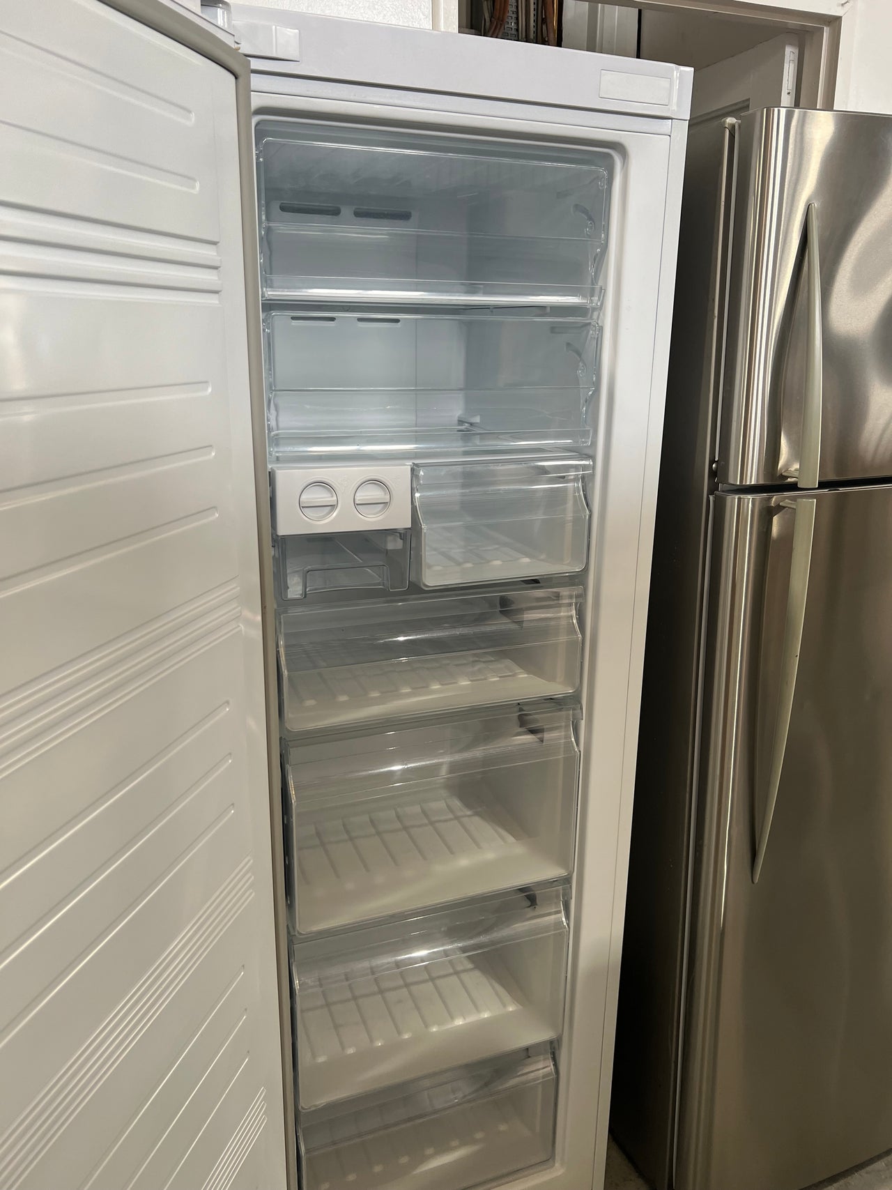Factory second Hisense 280L Frost Free Upright Freezer HR6VFF280D