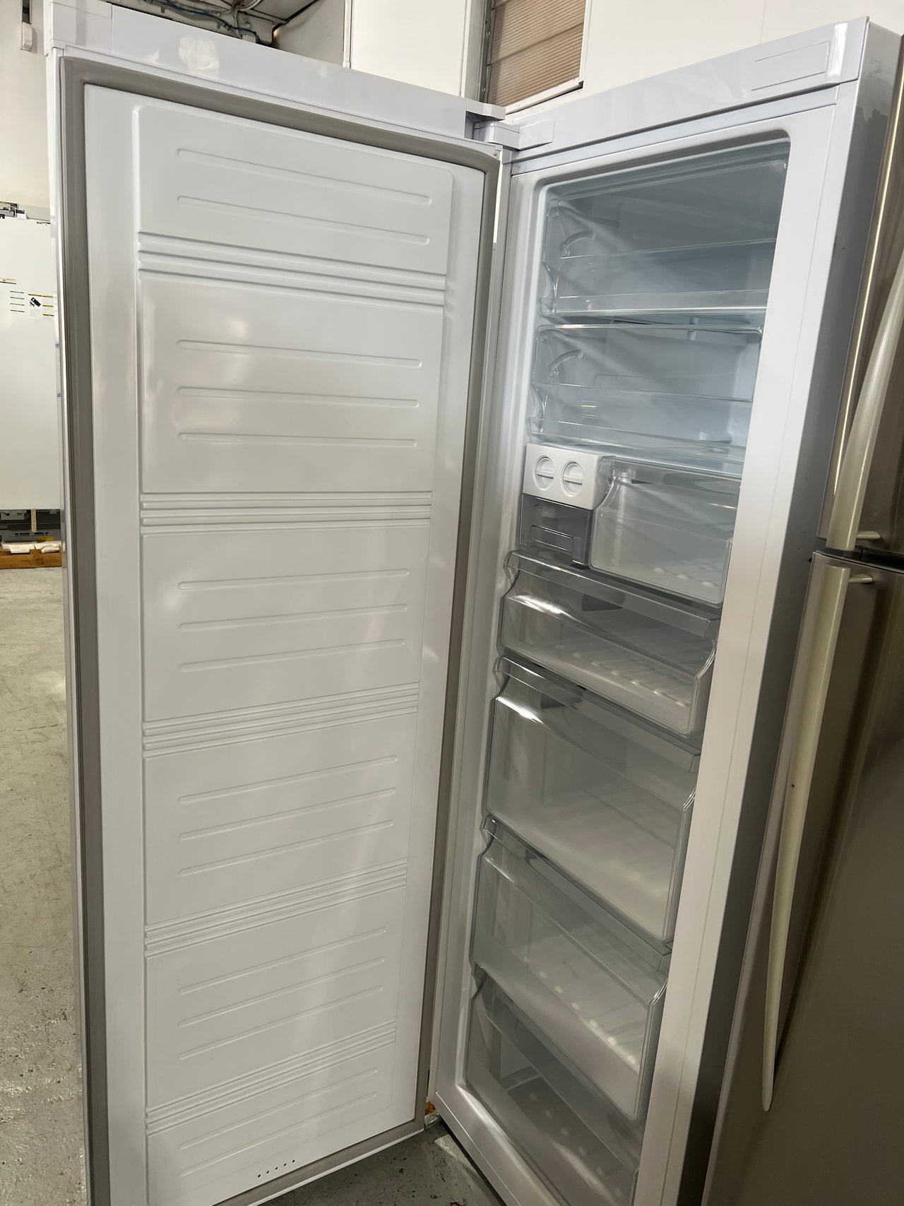 Factory second Hisense 280L Frost Free Upright Freezer HR6VFF280D