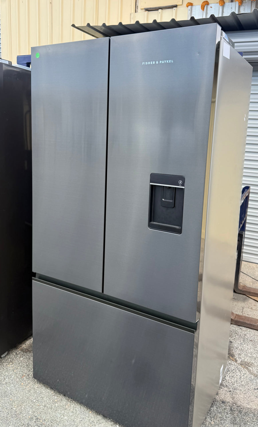 Factory second Fisher & Paykel 569L Series 7 French Door Refrigerator – Black Stainless Steel RF610ANUB5