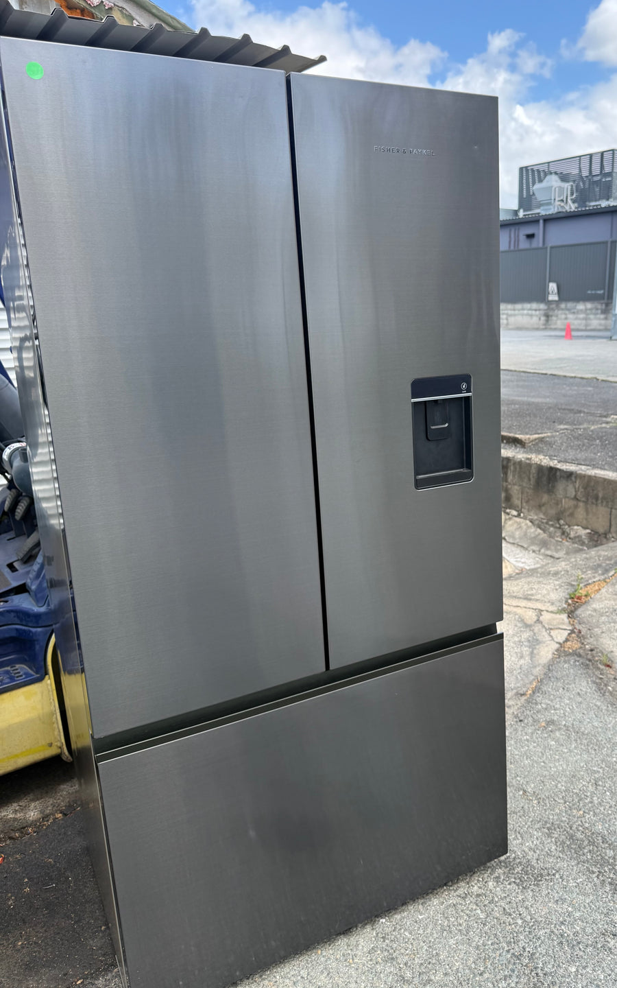 Factory second Fisher & Paykel 569L Series 7 French Door Refrigerator – Black Stainless Steel RF610ANUB5
