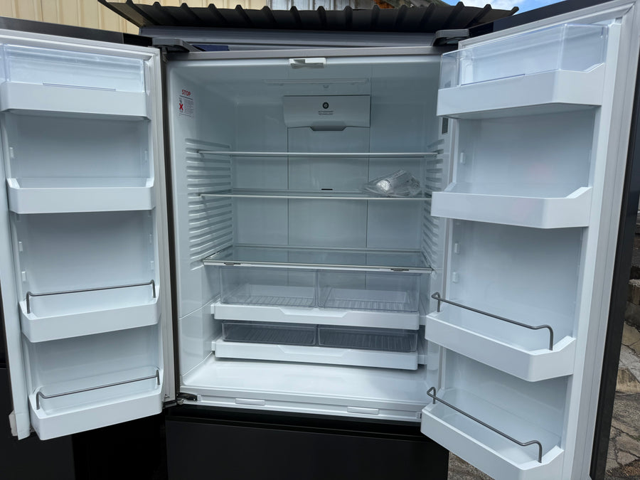 Factory second Fisher & Paykel 569L Series 7 French Door Refrigerator – Black Stainless Steel RF610ANUB5