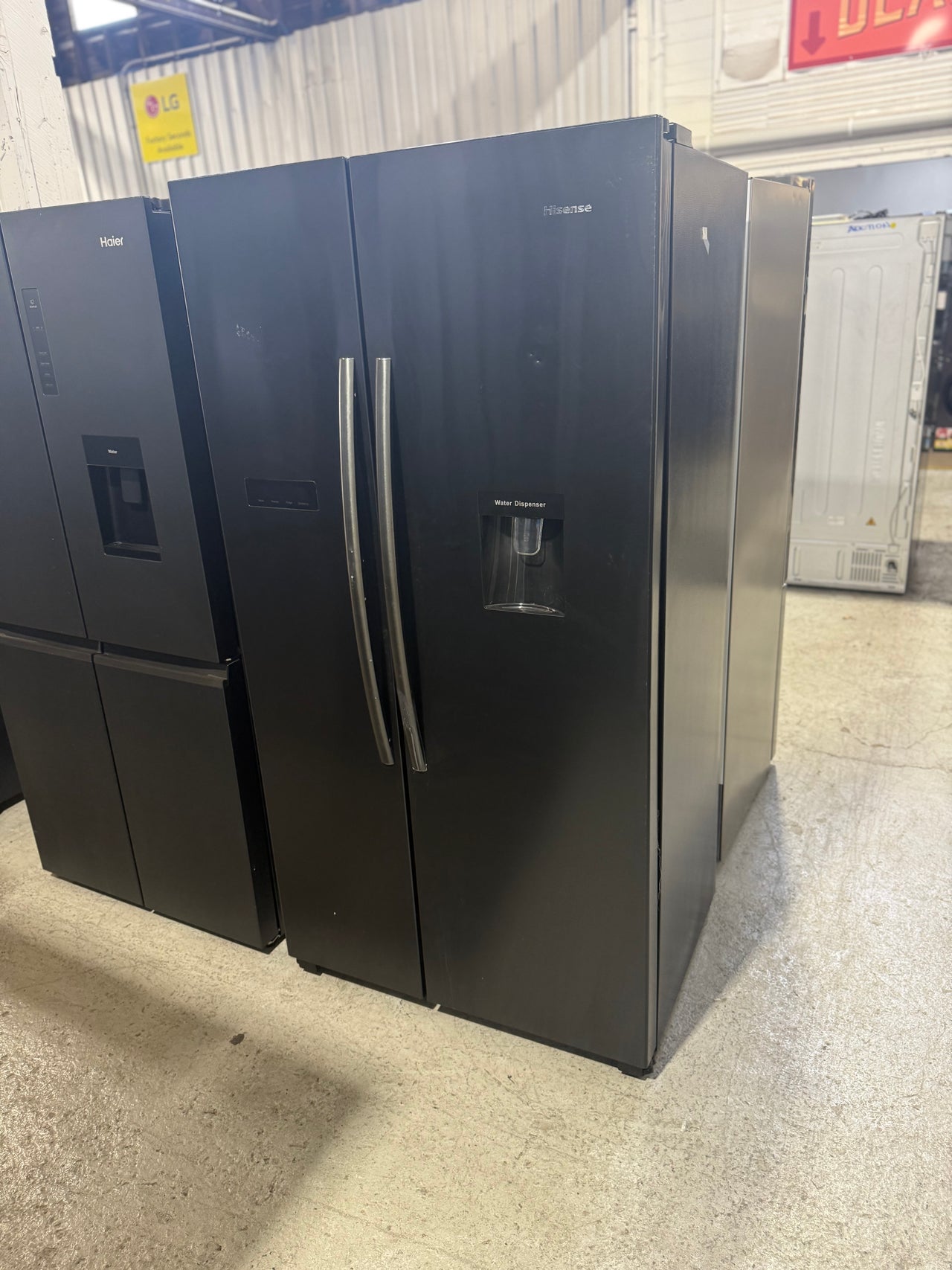 Factory second Hisense 578 L Side-by-Side Refrigerator – Black Steel (HRSBS578BW)