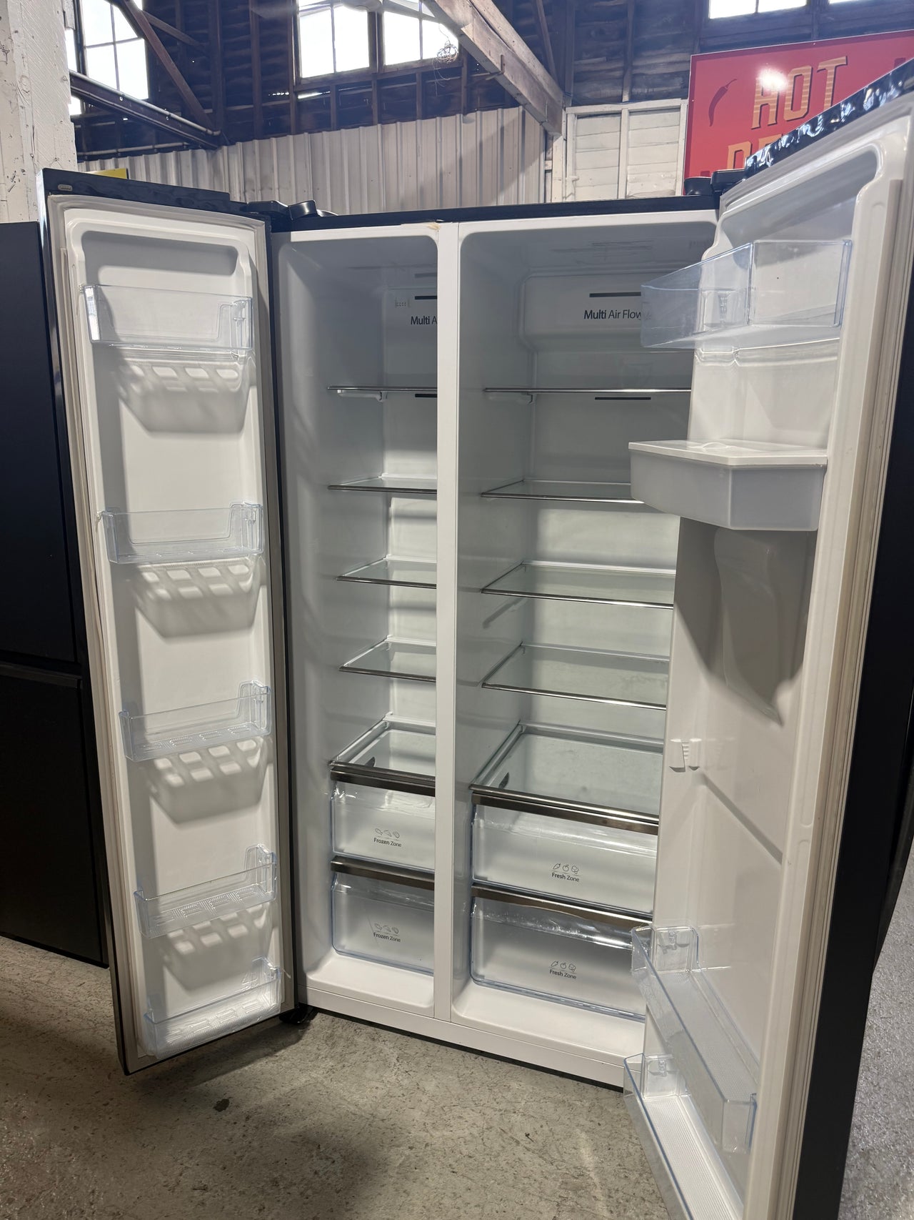 Factory second Hisense 578 L Side-by-Side Refrigerator – Black Steel (HRSBS578BW)