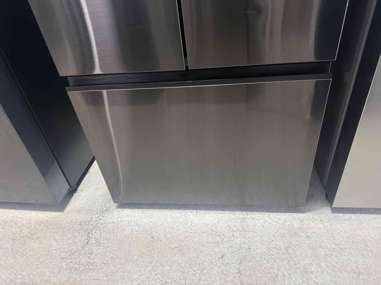 Factory second Fisher & Paykel 511L Series 7 French Door Refrigerator – Black Stainless Steel Model: RF505ANUB1