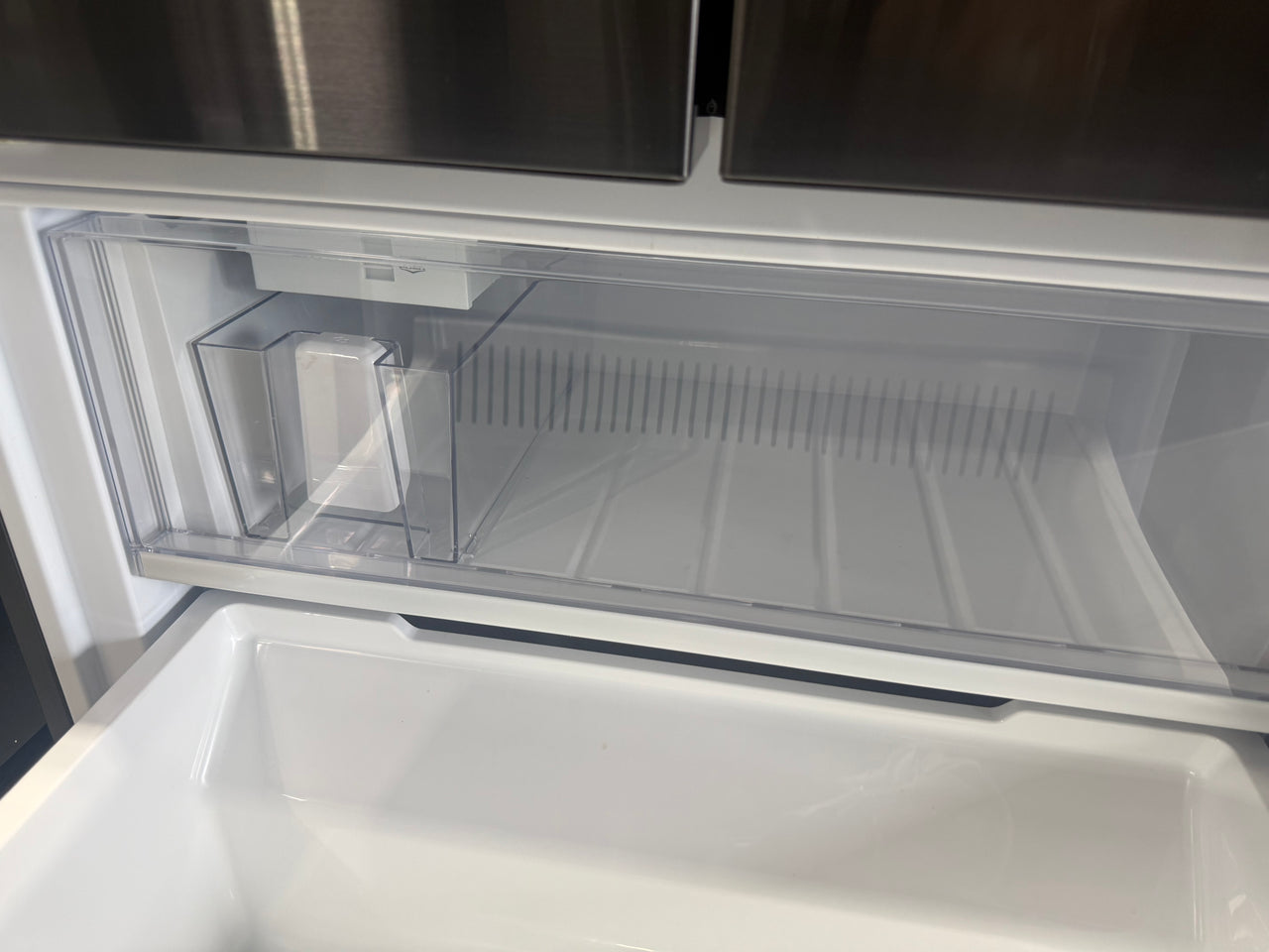 Factory second Fisher & Paykel 511L Series 7 French Door Refrigerator – Black Stainless Steel Model: RF505ANUB1