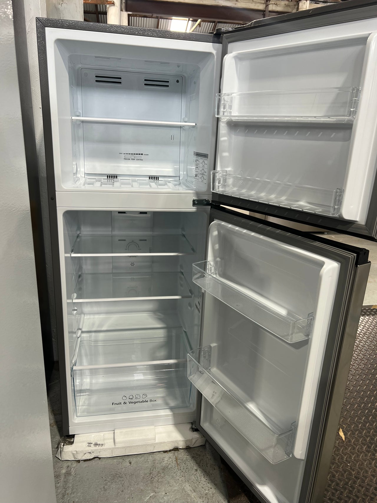 Factory second Hisense 205L Top Mount Refrigerator Model: HRTF205S - Second Hand Appliances Geebung