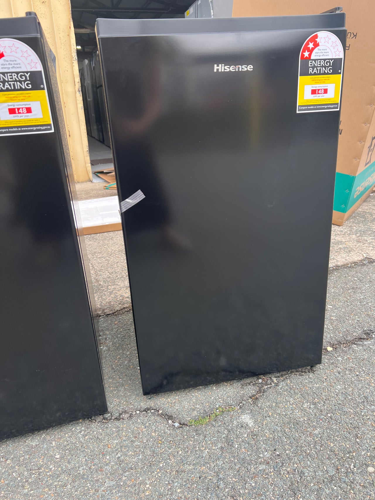 Transportation damaged Hisense 125L Bar Fridge HRBF125B - Second Hand Appliances Geebung