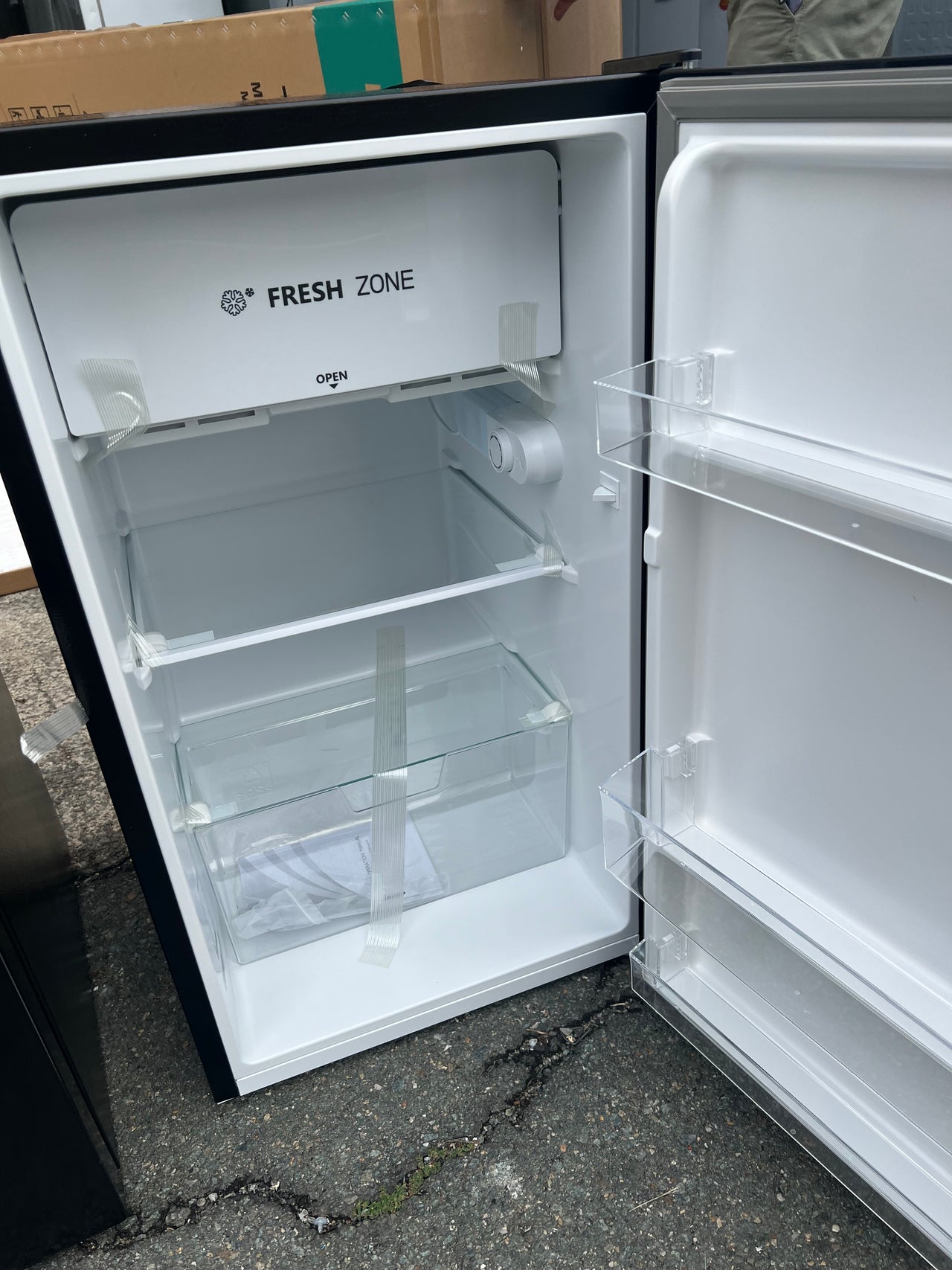 Transportation damaged Hisense 125L Bar Fridge HRBF125B - Second Hand Appliances Geebung