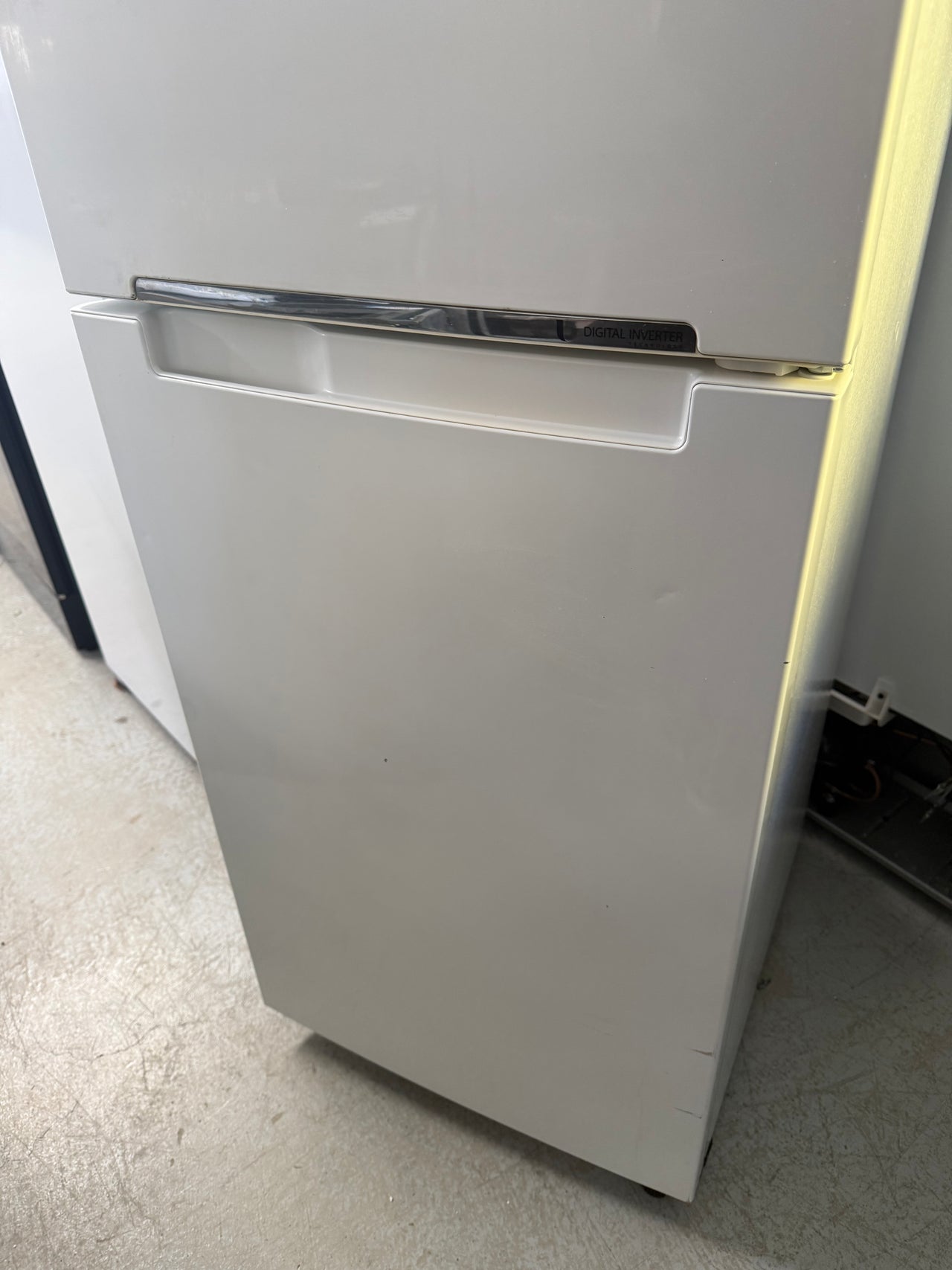 Second hand SAMSUNG 228L TOP MOUNT FRIDGE  Model: SR227MW