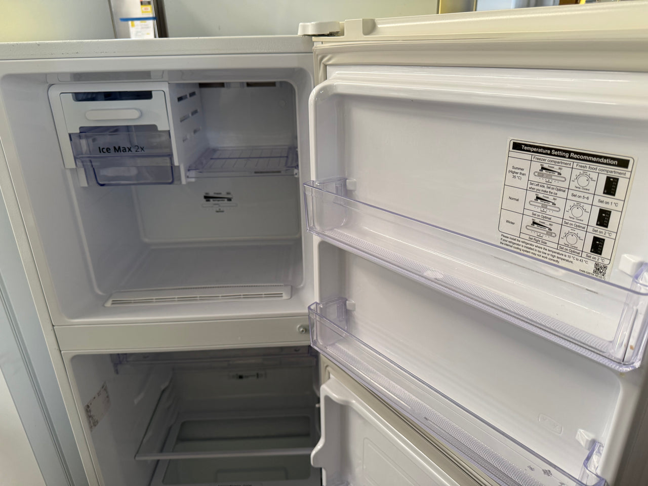 Second hand SAMSUNG 228L TOP MOUNT FRIDGE  Model: SR227MW