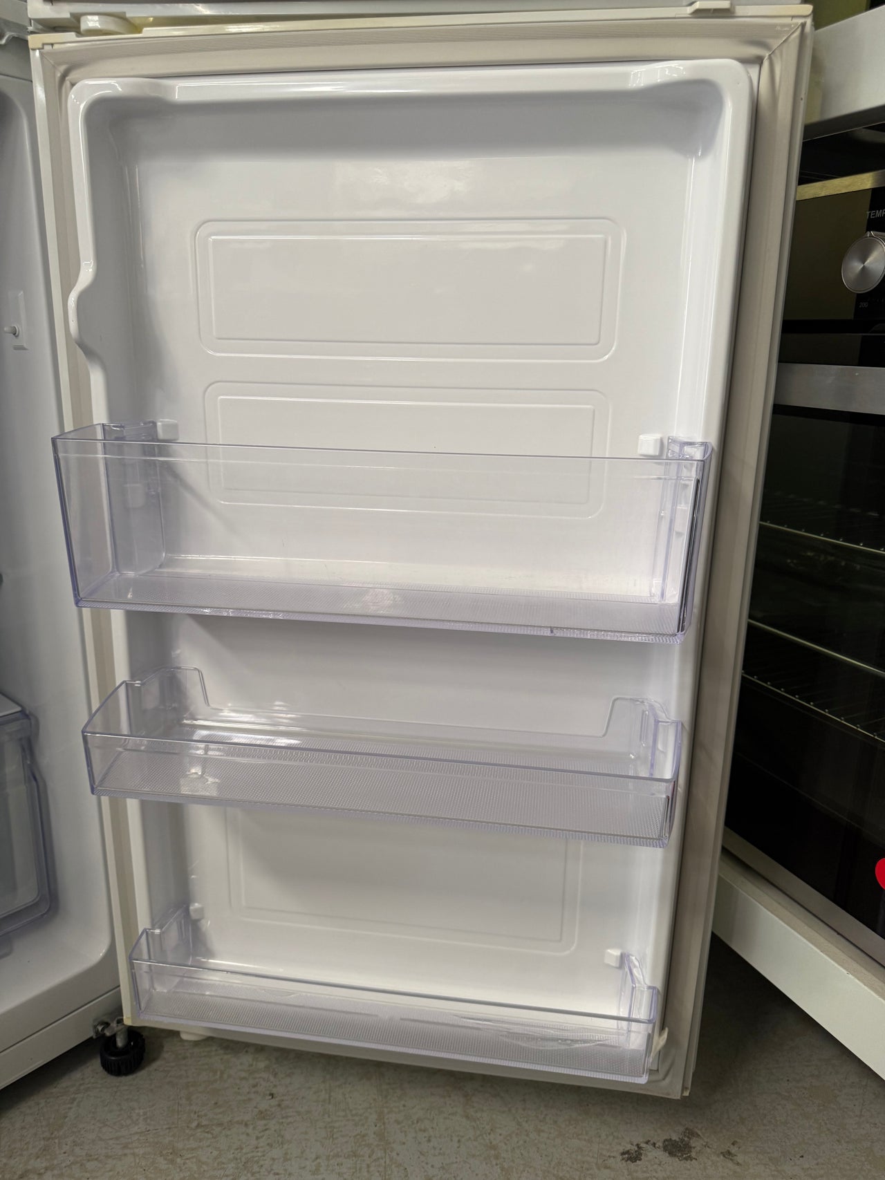 Second hand SAMSUNG 228L TOP MOUNT FRIDGE  Model: SR227MW