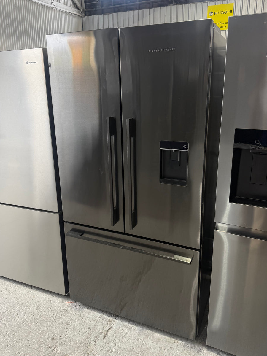 Factory second Fisher & Paykel 569L French Door Refrigerator Freezer – Black Stainless Steel | RF610ADUB5