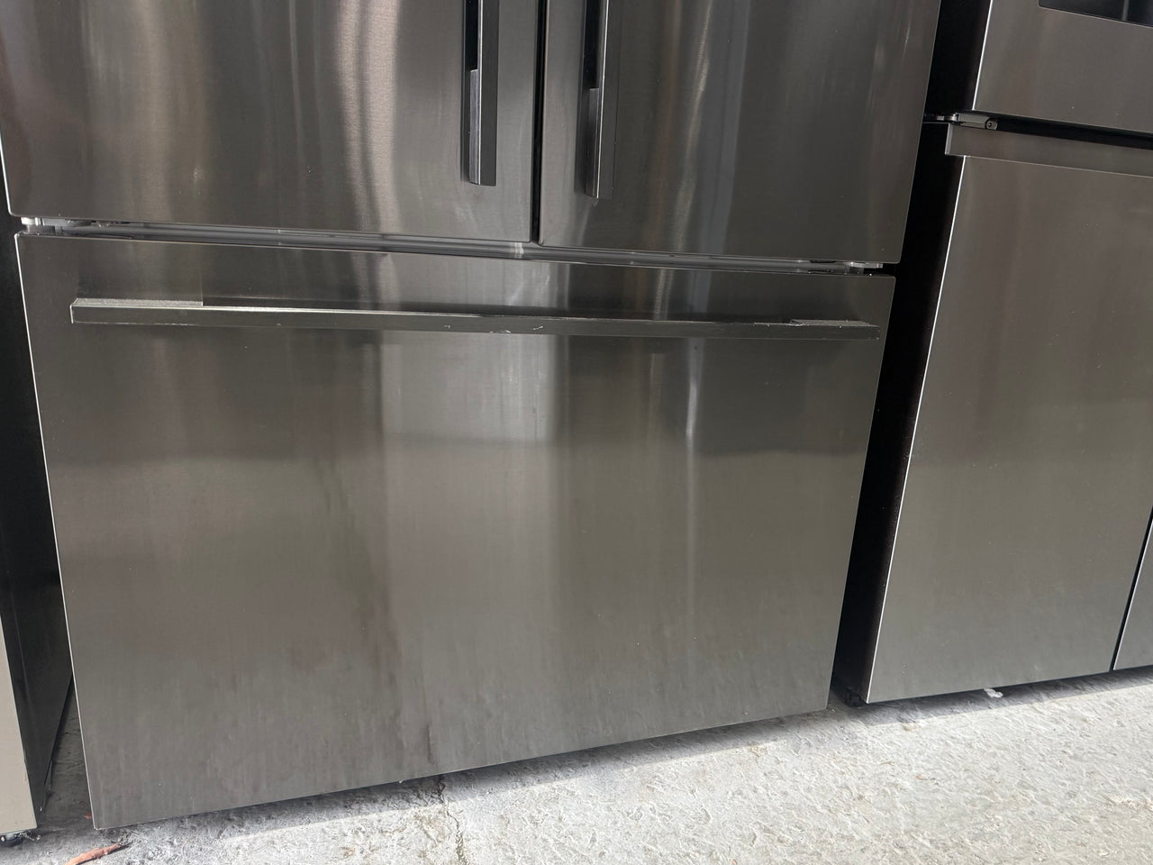Factory second Fisher & Paykel 569L French Door Refrigerator Freezer – Black Stainless Steel | RF610ADUB5