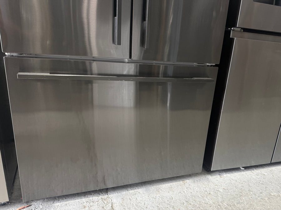 Factory second Fisher & Paykel 569L French Door Refrigerator Freezer – Black Stainless Steel | RF610ADUB5