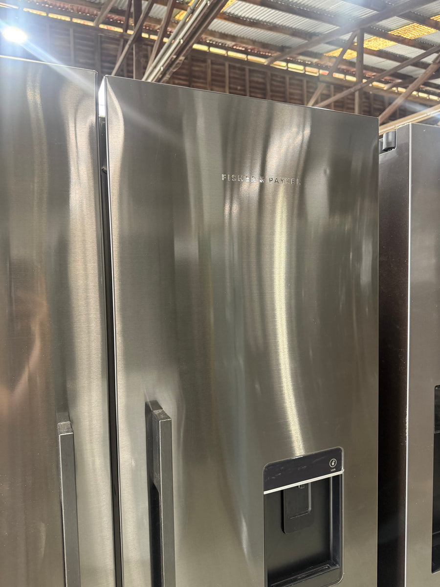 Factory second Fisher & Paykel 569L French Door Refrigerator Freezer – Black Stainless Steel | RF610ADUB5