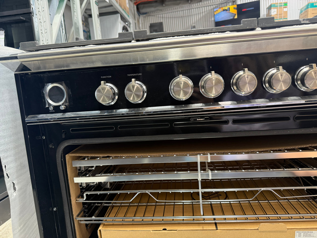 Transportation damaged Fisher & Paykel 90 cm Series 9 Classic 5-Burner Dual-Fuel Cooker – Black (OR90SCG6B1)