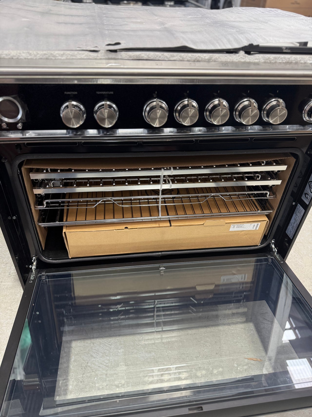 Transportation damaged Fisher & Paykel 90 cm Series 9 Classic 5-Burner Dual-Fuel Cooker – Black (OR90SCG6B1)