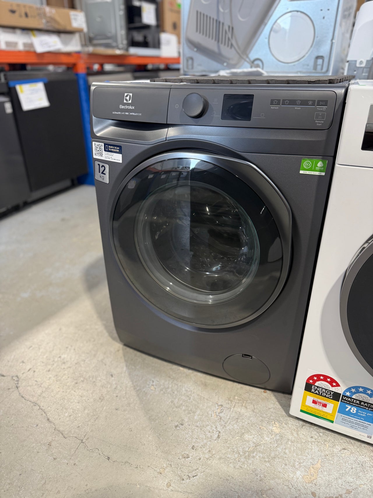 Factory second Electrolux 12 kg UltimateCare 900 Front Load Washing Machine – Model: EWF1242R9SC (Dark Onyx)