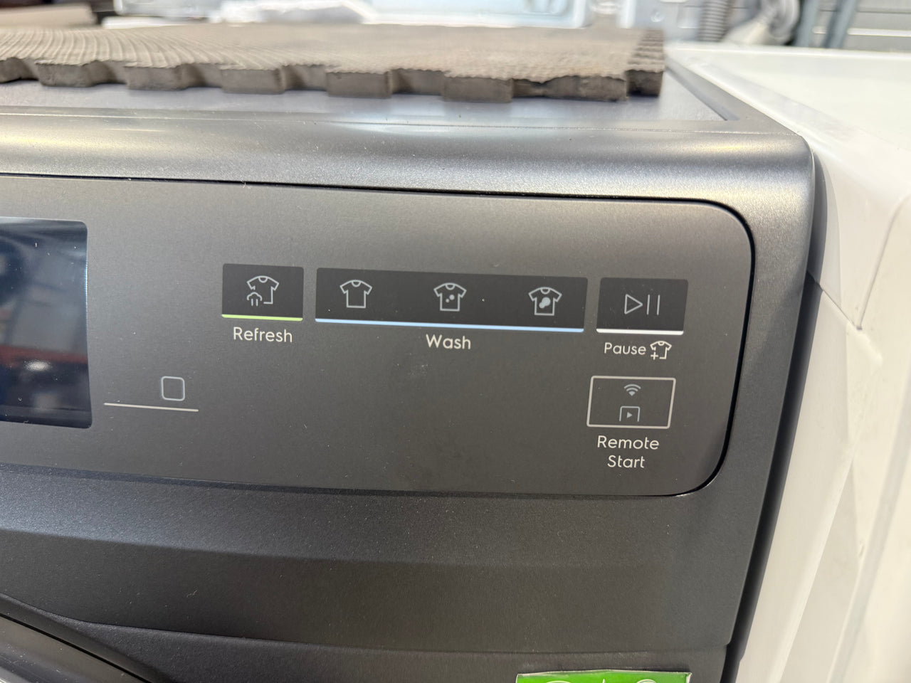 Factory second Electrolux 12 kg UltimateCare 900 Front Load Washing Machine – Model: EWF1242R9SC (Dark Onyx)