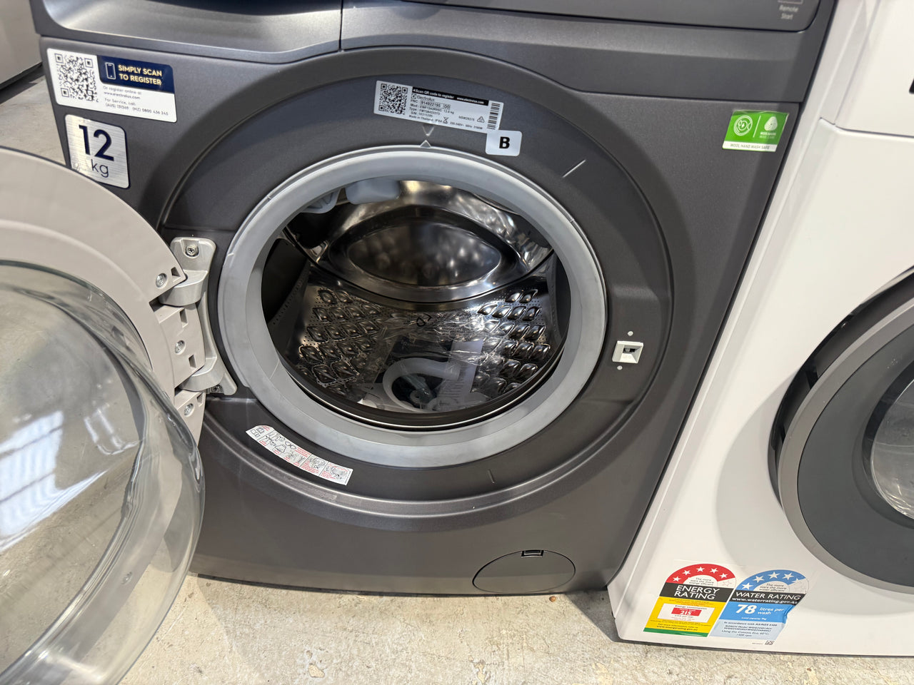Factory second Electrolux 12 kg UltimateCare 900 Front Load Washing Machine – Model: EWF1242R9SC (Dark Onyx)