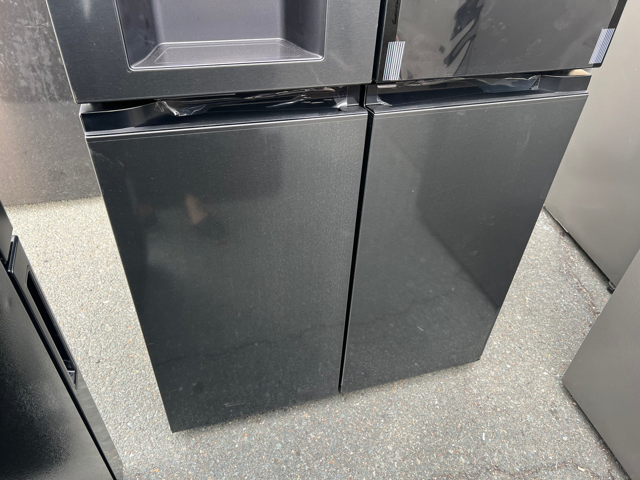 Transportation damaged LG 508L InstaView Refrigerator Model:GF-V570MBLC - Second Hand Appliances Geebung