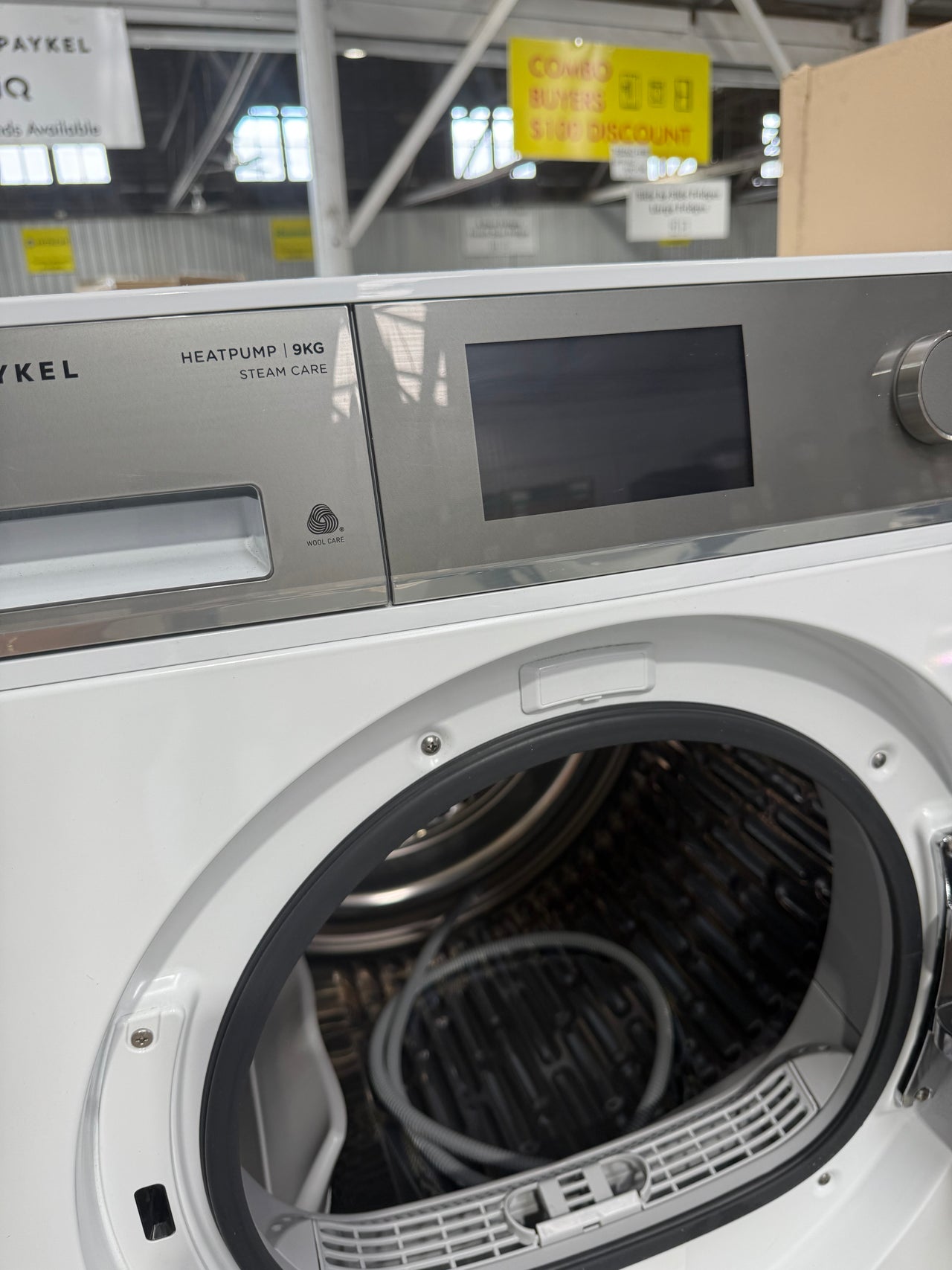 Factory second Fisher & Paykel 9 kg Series 11 Heat Pump Dryer – Steam Care (Model DH9060H1)
