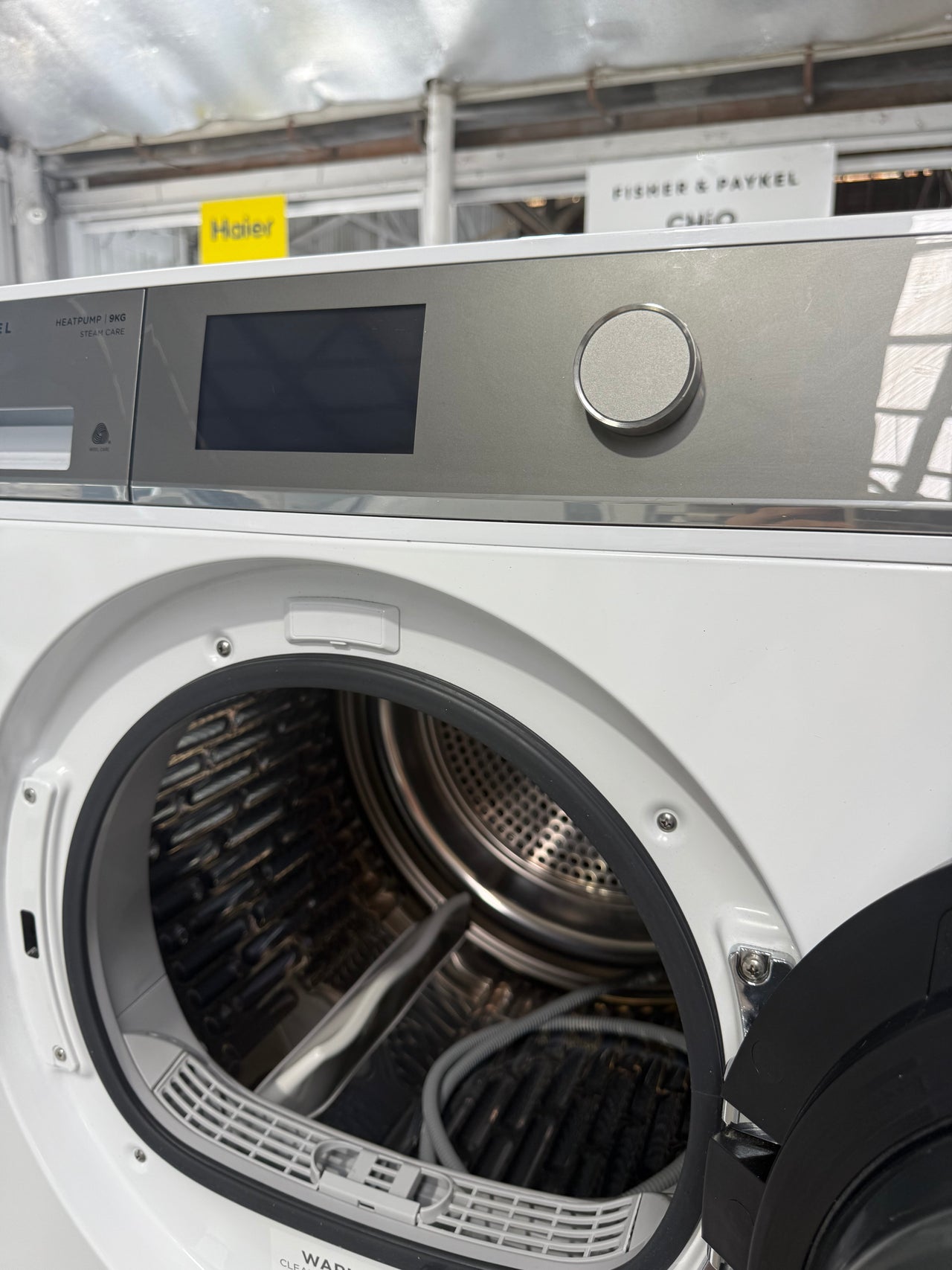 Factory second Fisher & Paykel 9 kg Series 11 Heat Pump Dryer – Steam Care (Model DH9060H1)