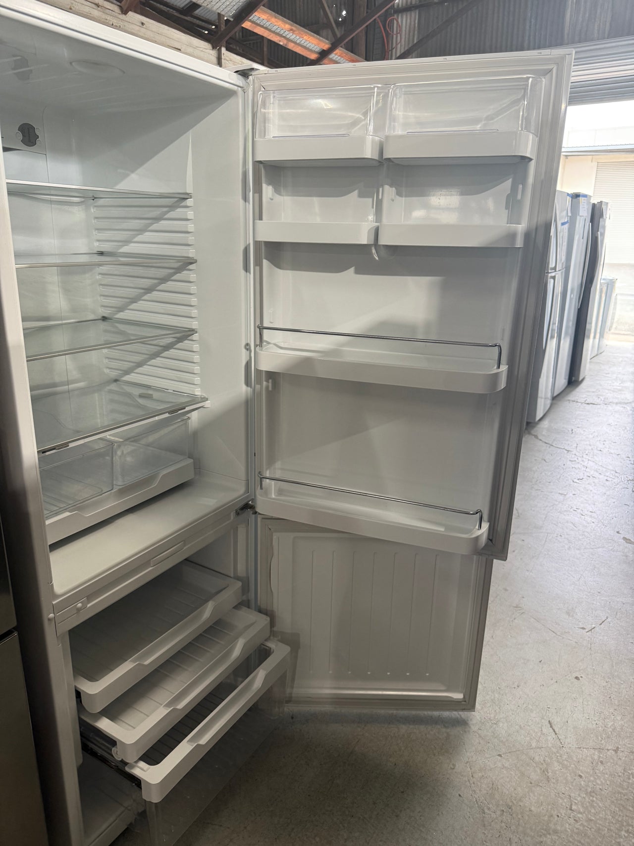 Second hand Fisher & Paykel E402BRE4 – 403L Bottom-Mount Fridge