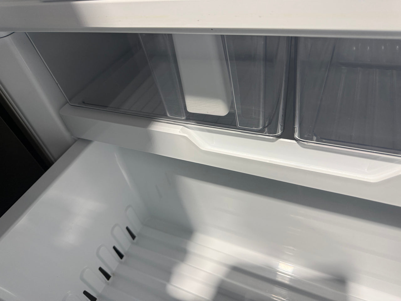 Factory second Fisher & Paykel 569L Series 7 French Door Refrigerator – Black Stainless Steel RF610ANUB5