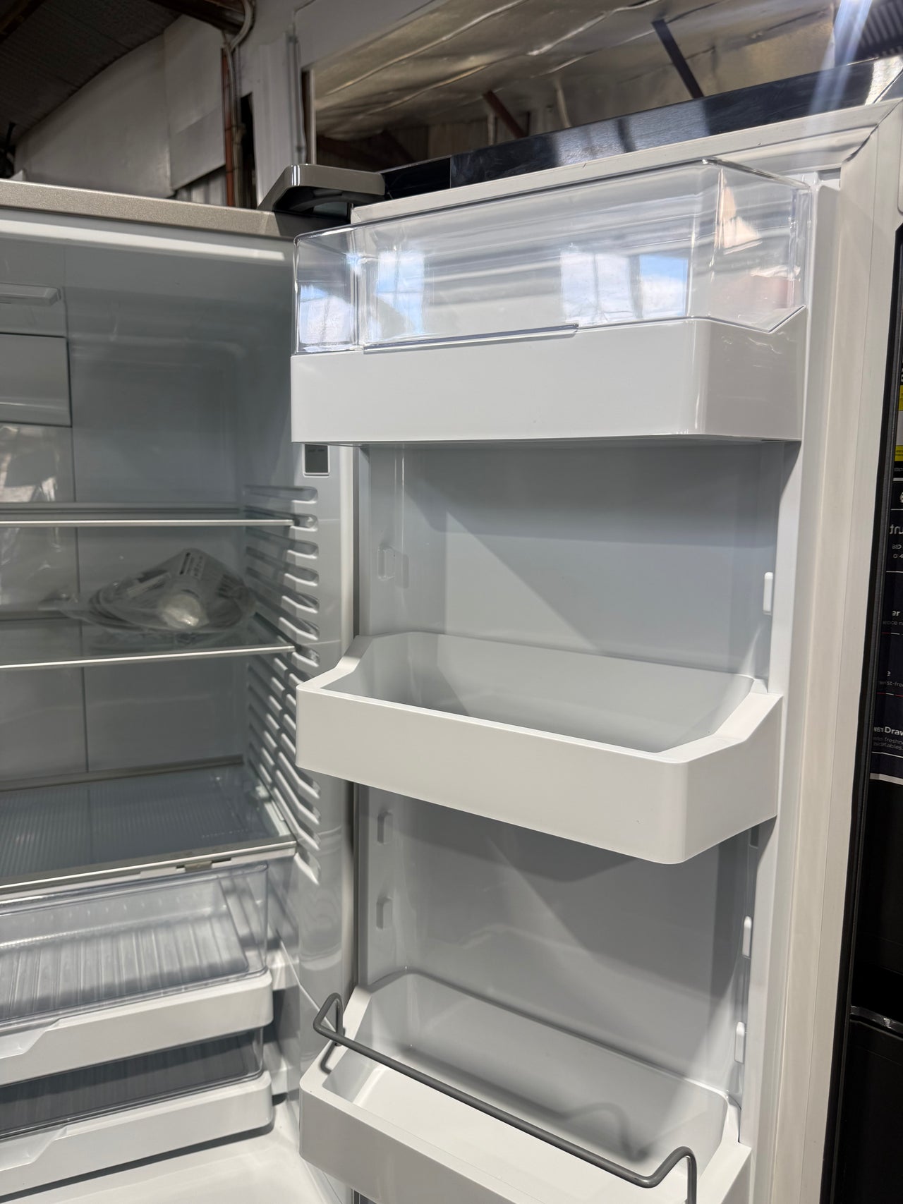 Factory second Fisher & Paykel 569L Series 7 French Door Refrigerator – Black Stainless Steel RF610ANUB5