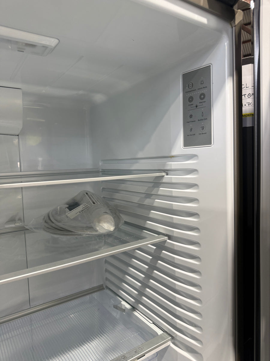 Factory second Fisher & Paykel 569L Series 7 French Door Refrigerator – Black Stainless Steel RF610ANUB5