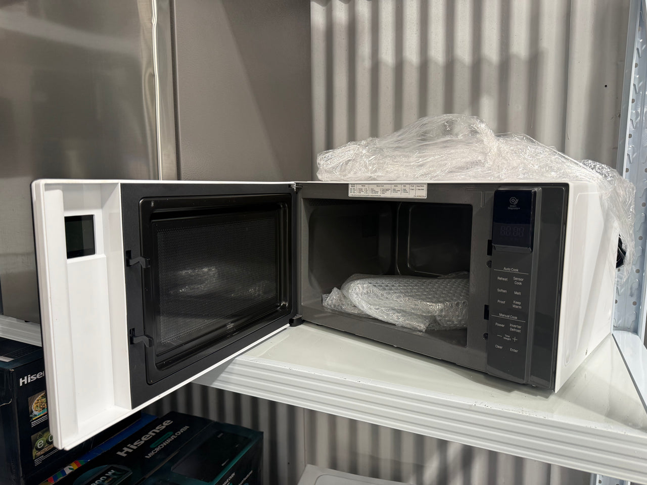 Factory second LG NeoChef 42 L Smart Inverter Microwave – Model: MS4296OWS (White with Black Glass Door) - Second Hand Appliances Geebung