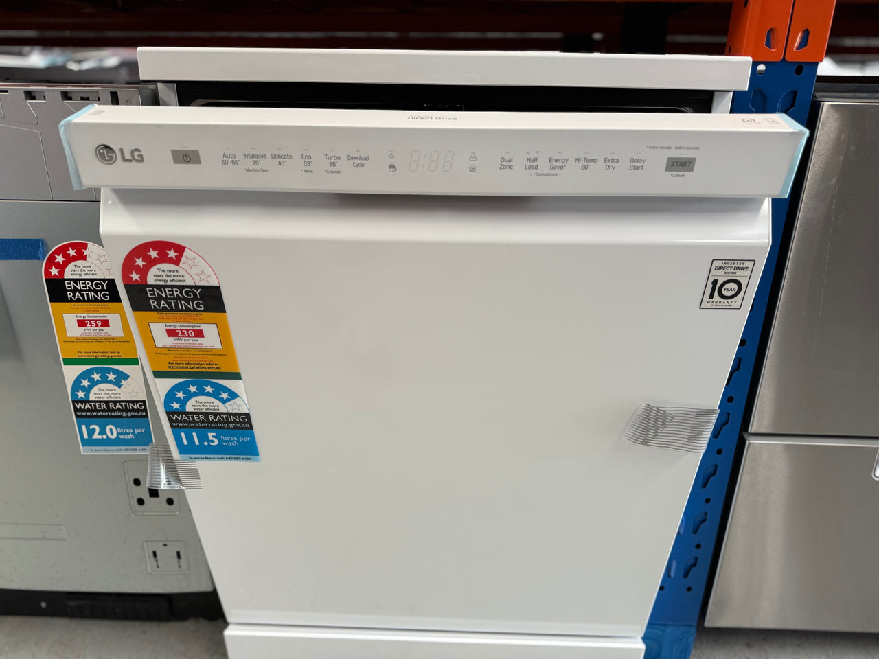 Transportation damaged LG 14 Place QuadWash®Dishwasher in White Finish - Free Standing XD5B14WH