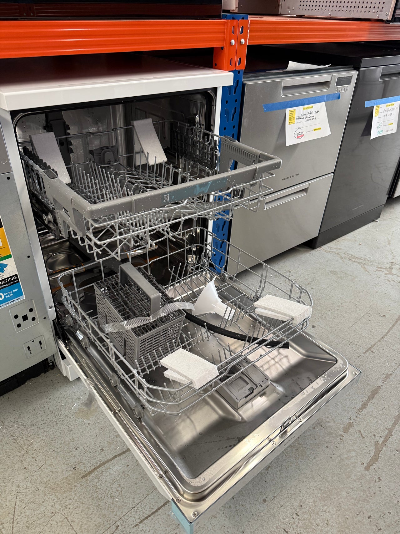 Transportation damaged LG 14 Place QuadWash®Dishwasher in White Finish - Free Standing XD5B14WH