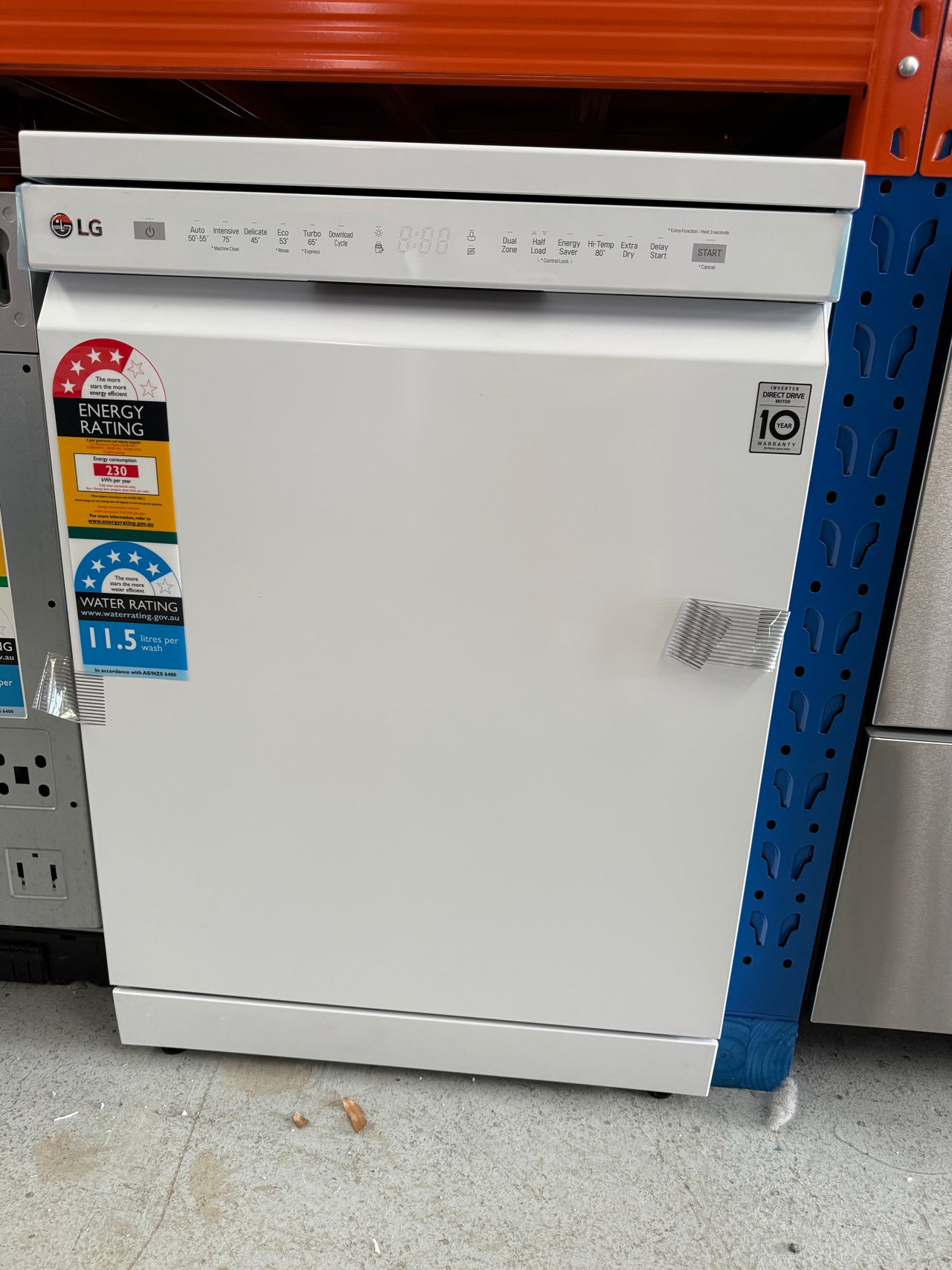 Transportation damaged LG 14 Place QuadWash®Dishwasher in White Finish - Free Standing XD5B14WH