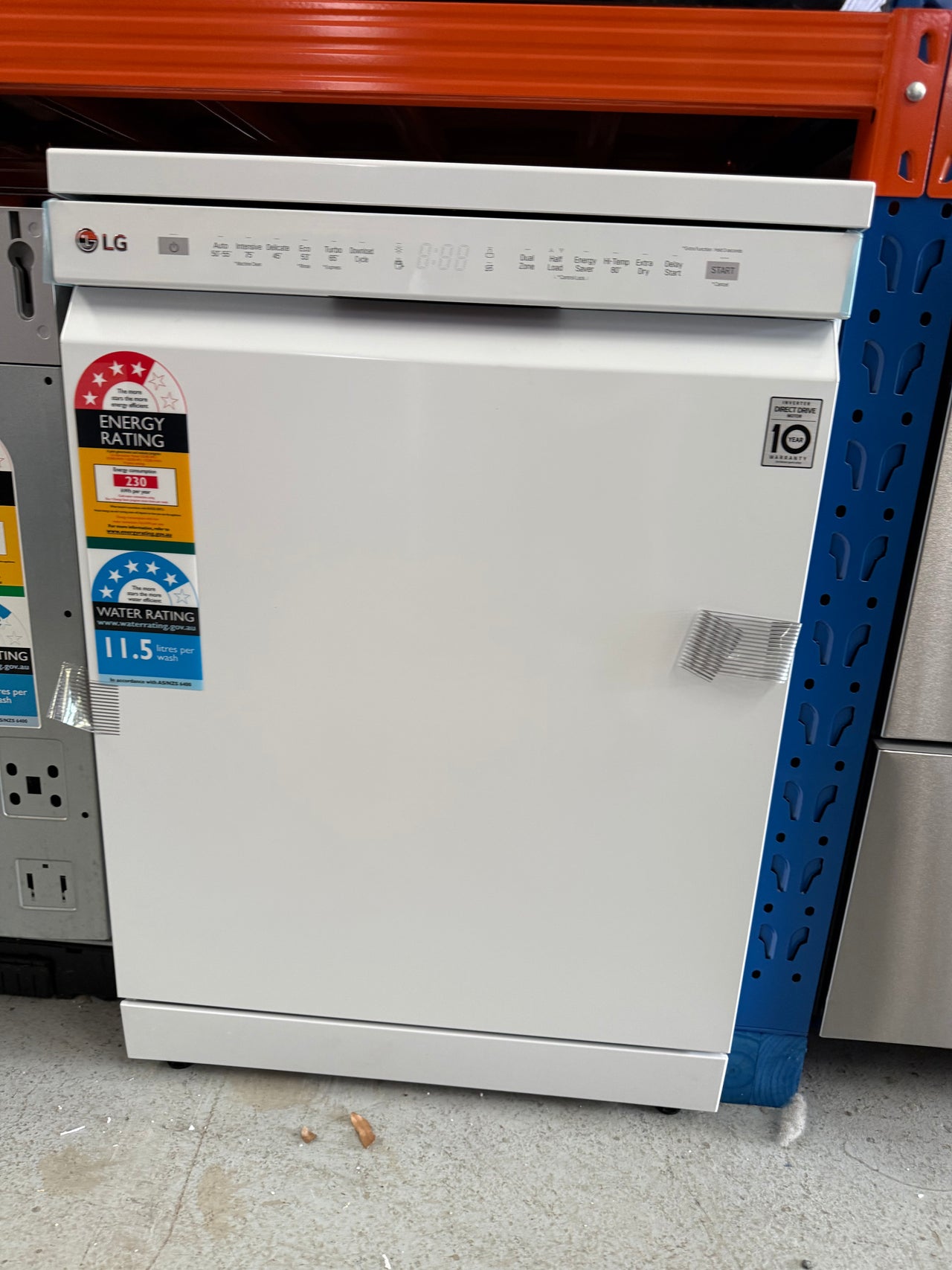 Transportation damaged LG 14 Place QuadWash®Dishwasher in White Finish - Free Standing XD5B14WH