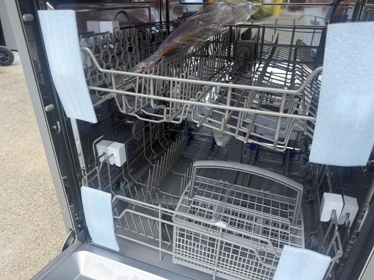 Transportation damaged Omega 60cm Freestanding Dishwasher – Stainless Steel | ODWF6012XCOM