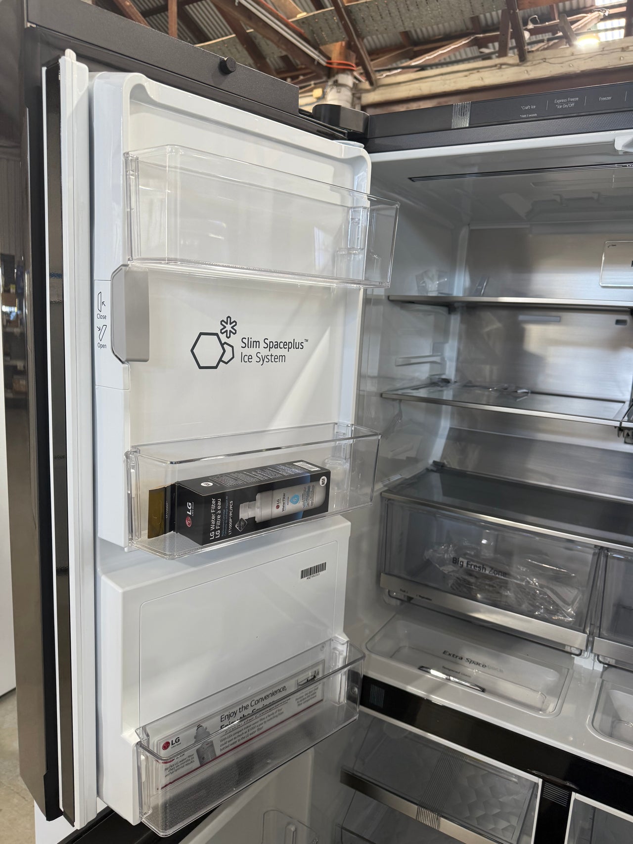 Transportation damaged LG GF-V700BSLC – 642 L French Door Fridge - Second Hand Appliances Geebung