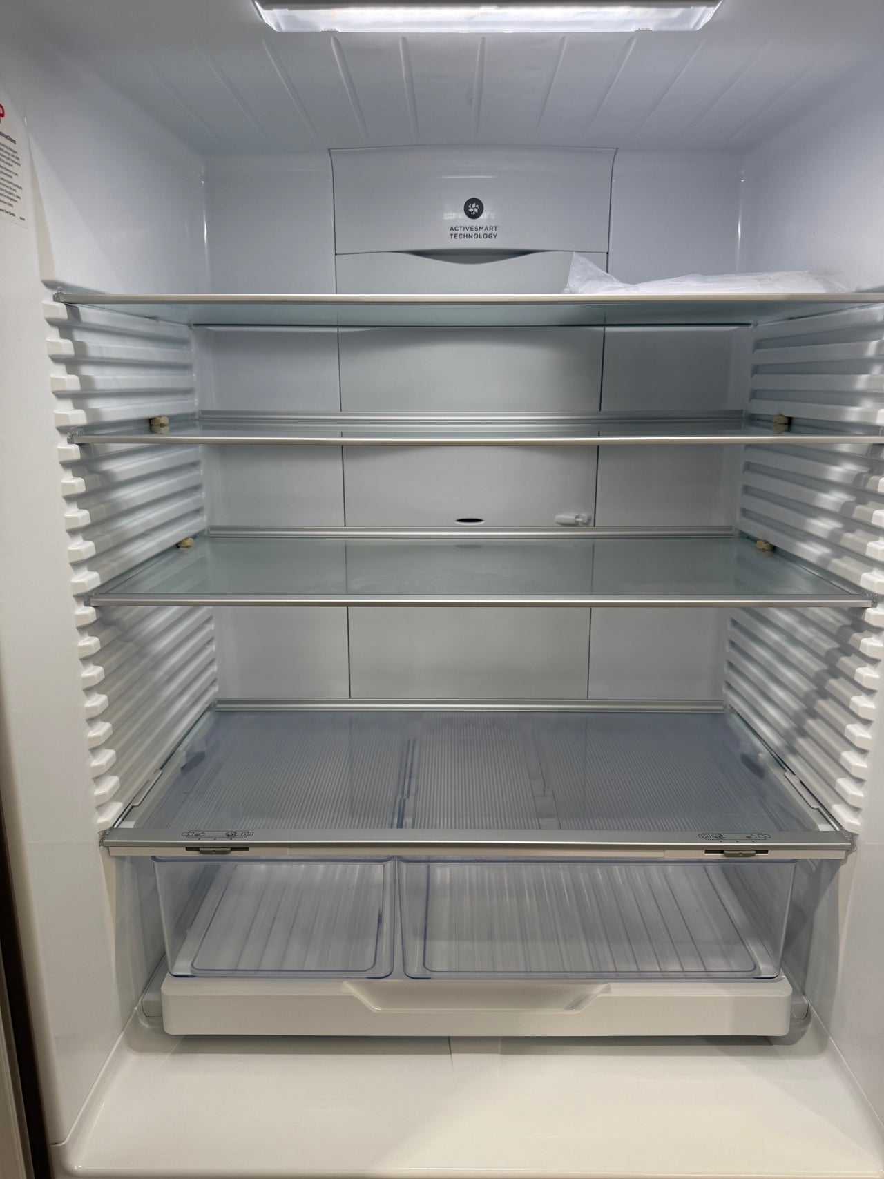 Factory second Fisher & Paykel 494 L Bottom Mount Refrigerator – Stainless Steel (RF522BLPX6)